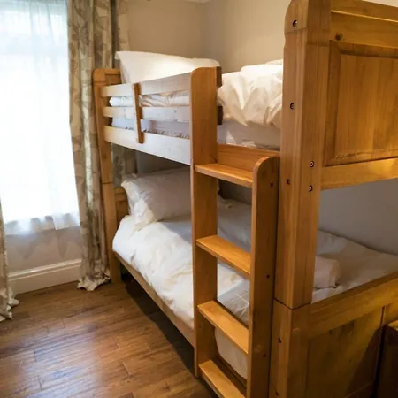 ゲストハウス The Helaina スカーバラ