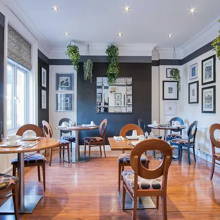 Konukevi The Helaina 5*